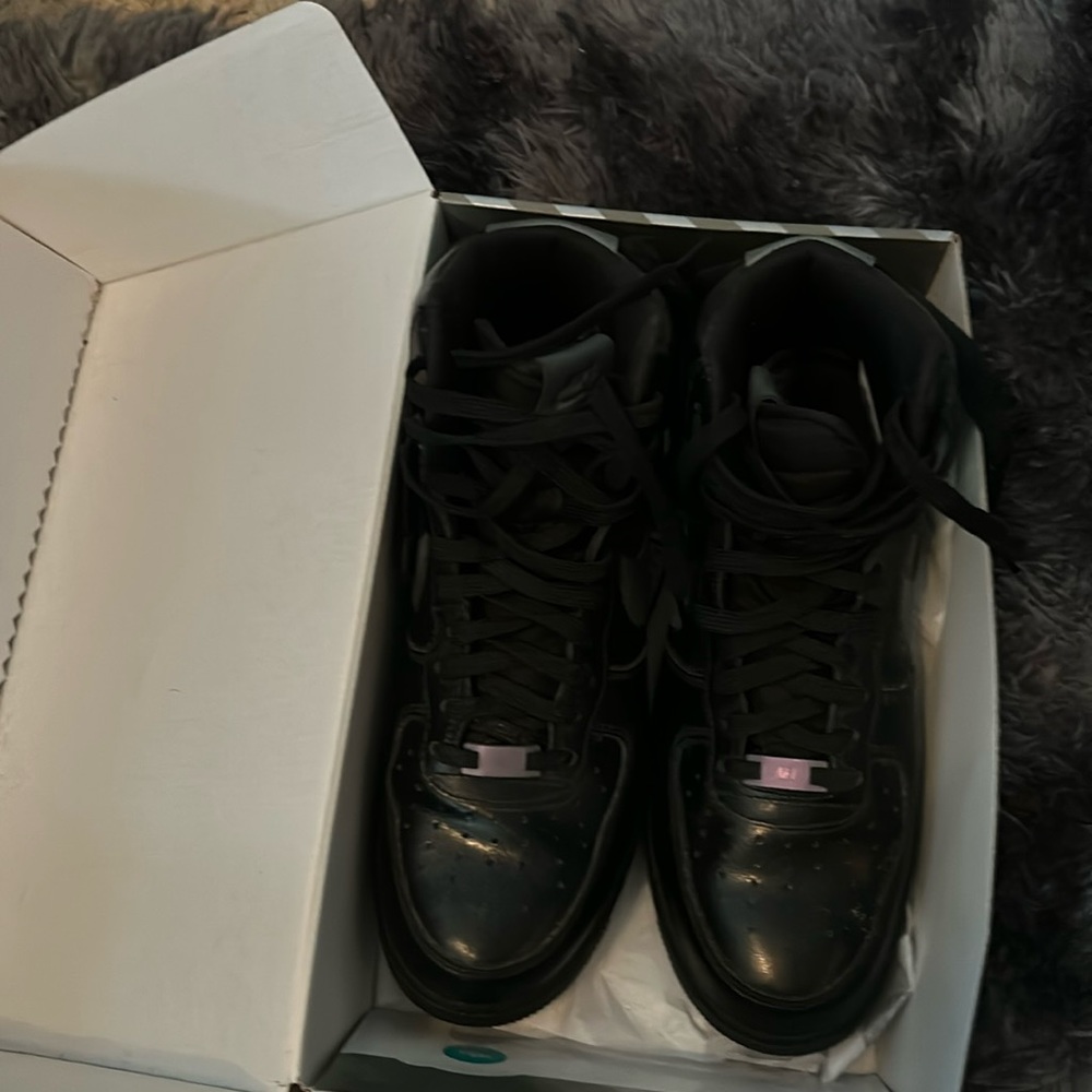 I’ve had these shoes up in my closet for about a year there is a bit of creasing